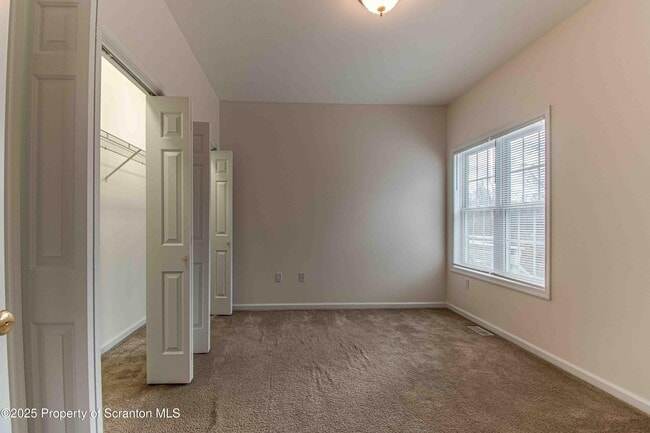 Building Photo - 4013 Pond View Dr