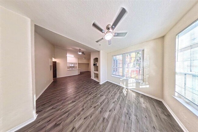 Building Photo - 4102 Central Sarasota Pkwy