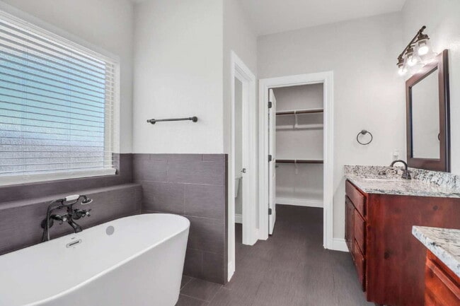 Building Photo - "Charming 4-Bed Oasis with Granite Touches & Cozy Fireplace in Floresville!"