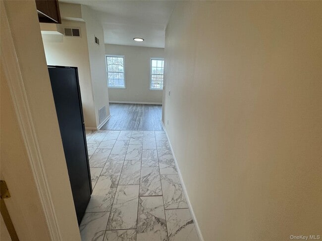 Building Photo - 284 Main St