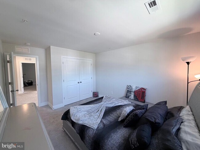 Building Photo - 2835 Bridgewater Dr