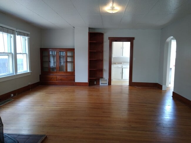 Building Photo - DU Charming 1920's Bungalow 2 Beds 1 Bath  Available Now