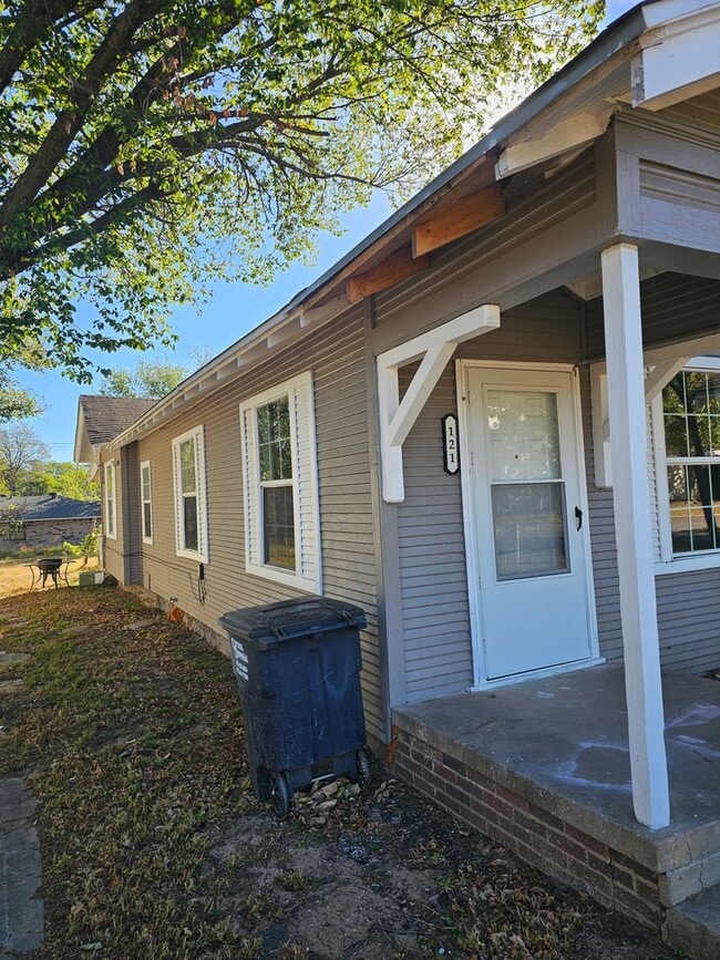 Building Photo - 1 Bed 1 Bath For Rent    50% off first month rent