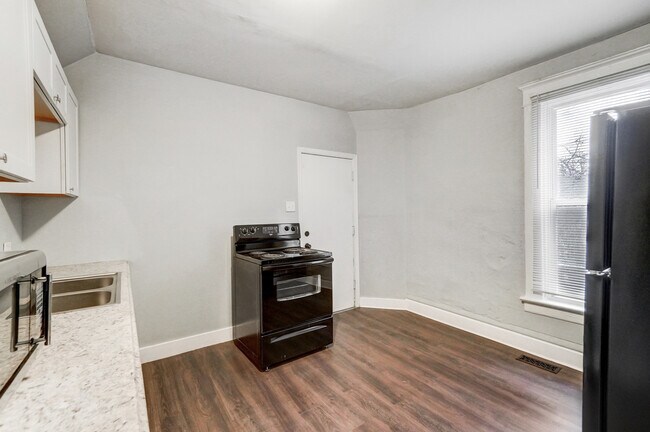 Building Photo - 64 E Innis Ave