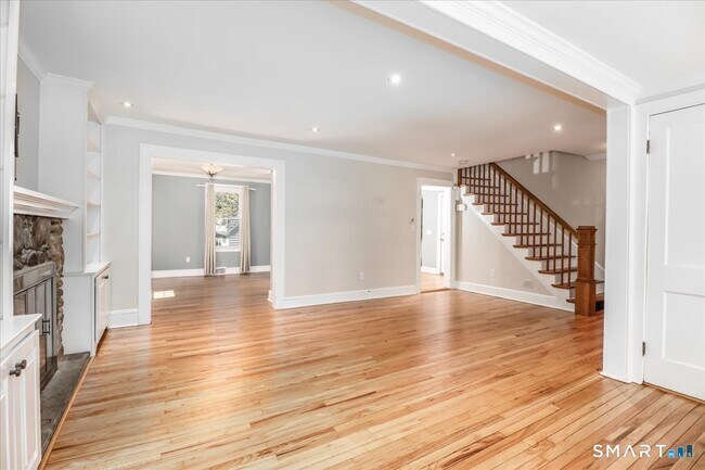 Building Photo - 25 Maplewood Ave