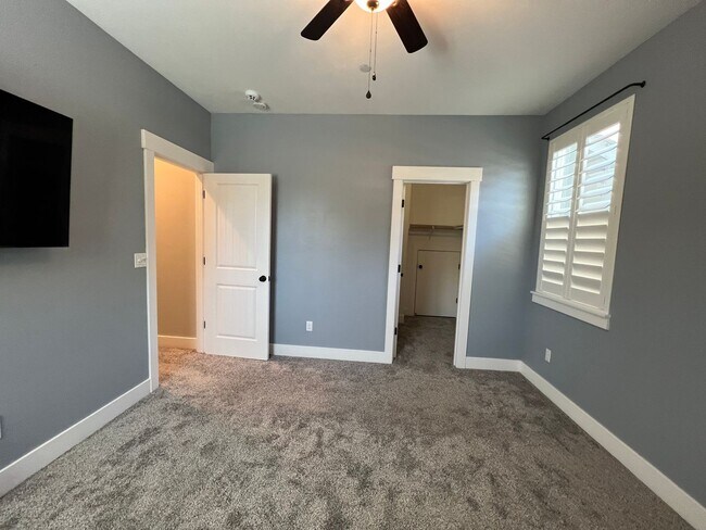 Building Photo - 3 bedroom | 2.5 bathroom | Crocker Village...