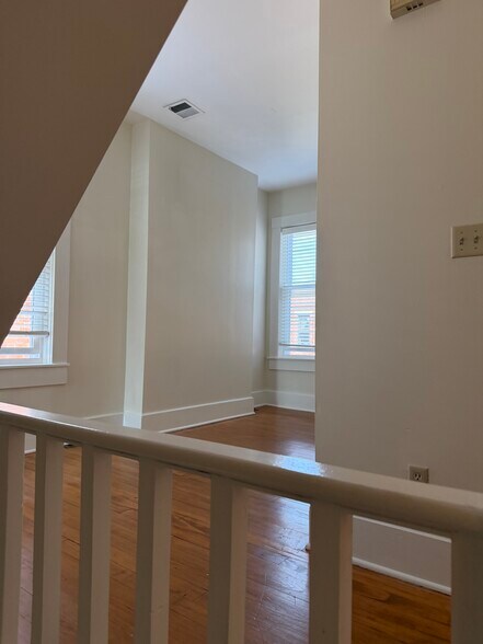 Building Photo - 404 W 1st Ave