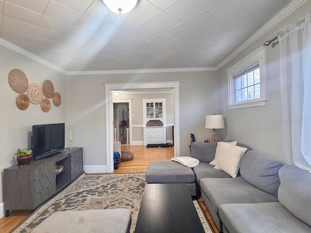 Building Photo - 896 Fellsway