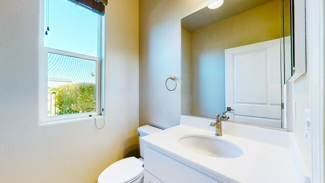 Building Photo - Rare Santa Rosa Four Bedroom house in Desi...