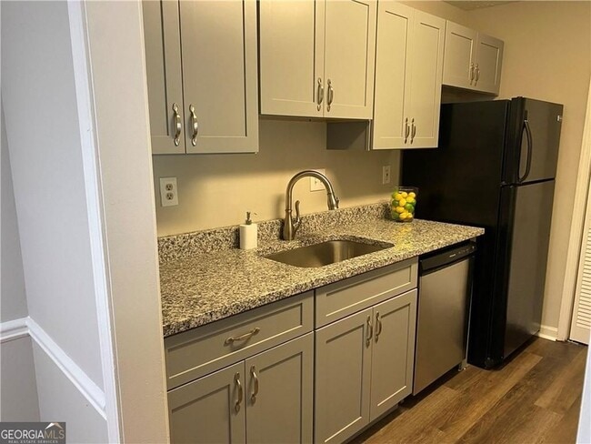 Building Photo - 1607 Augusta Dr