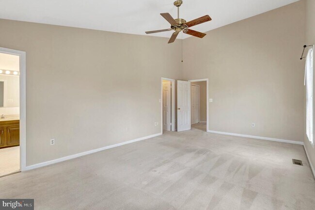 Building Photo - 5964 Norham Dr