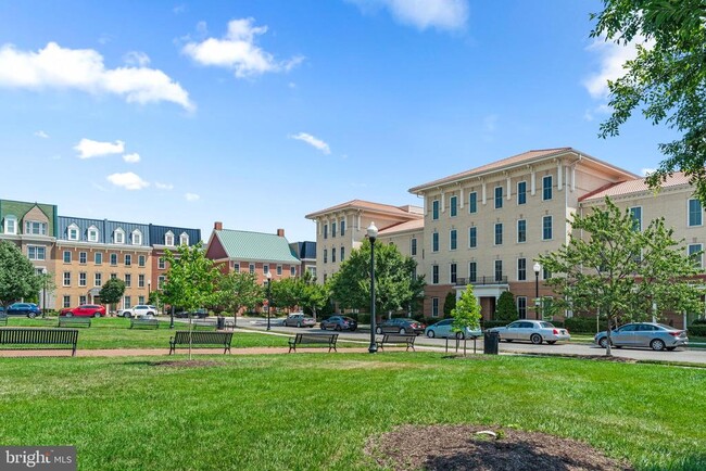 Building Photo - 621 Bluemont Ave