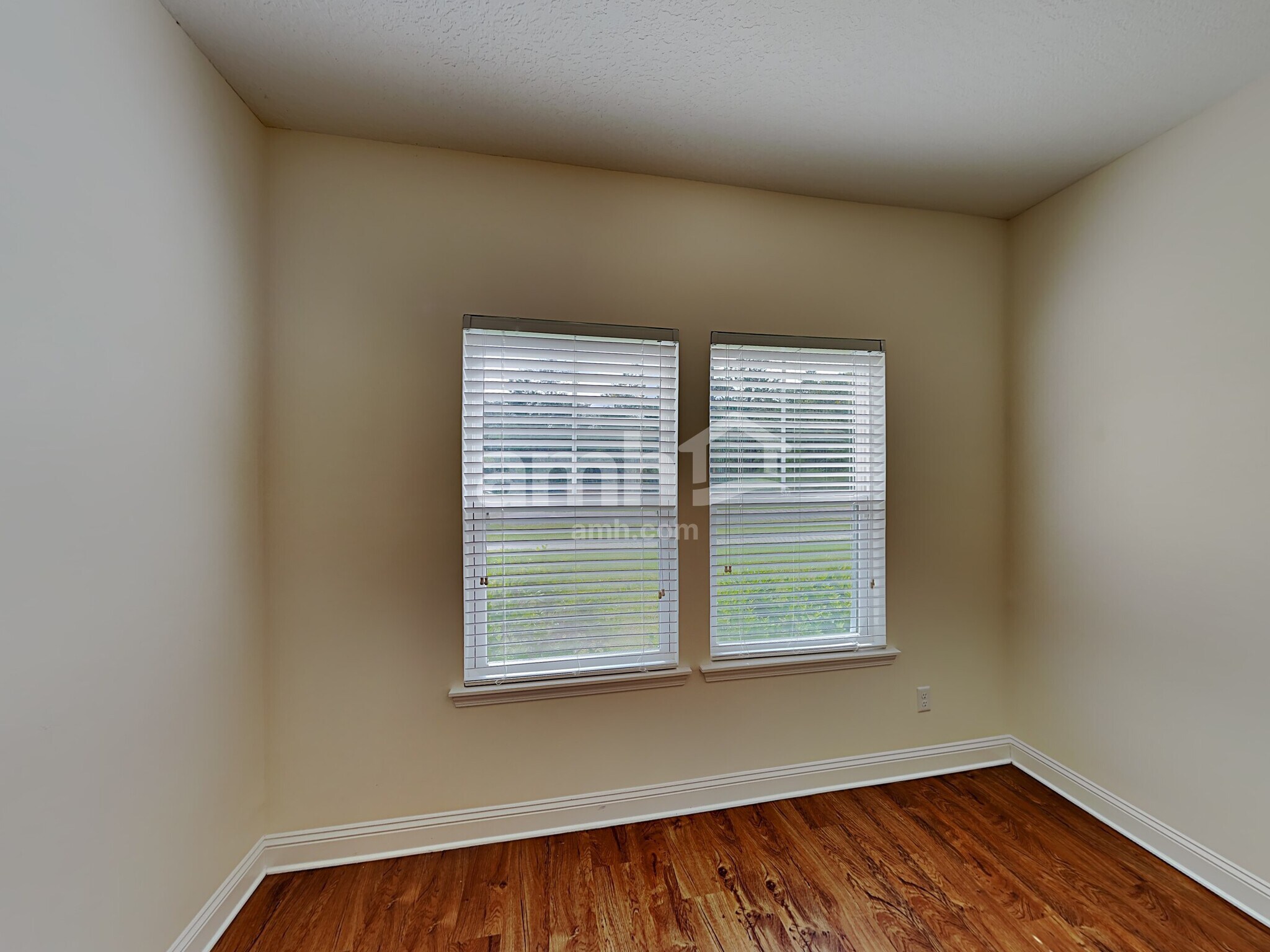 Building Photo - 327 Cortez Dr