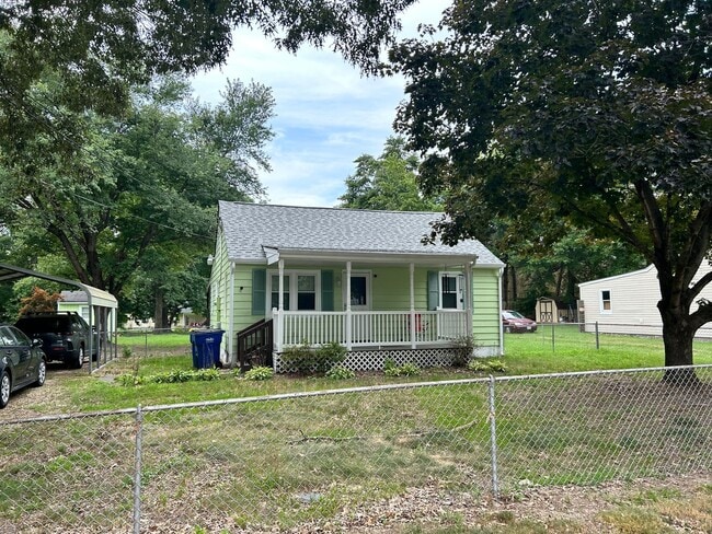 Building Photo - 16104 Pauline Ave