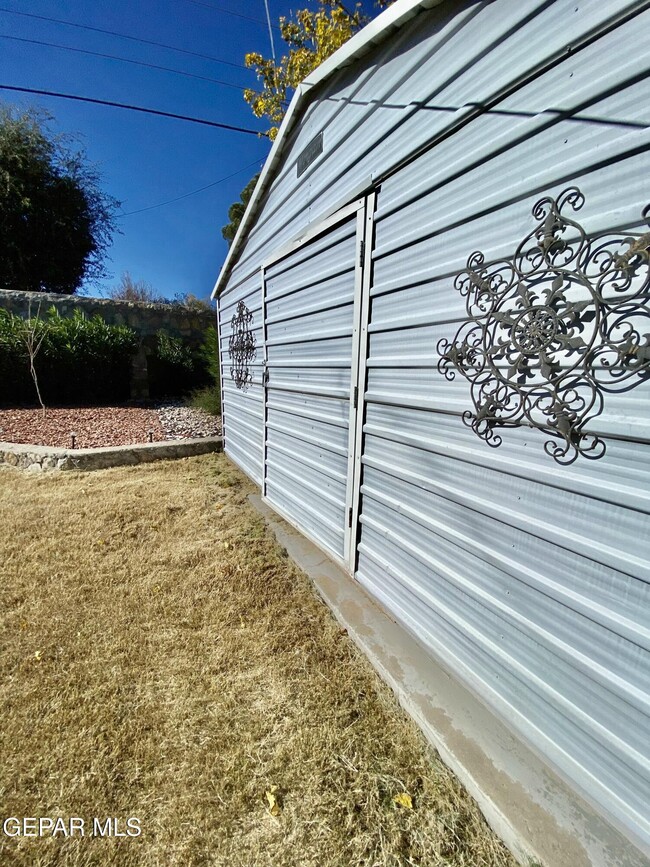 Building Photo - 1305 Vista De Oro Dr