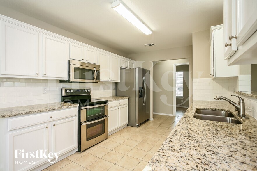 Building Photo - 225 Grant Dr