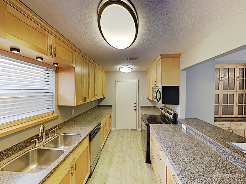 Building Photo - 2821 El Paso Way