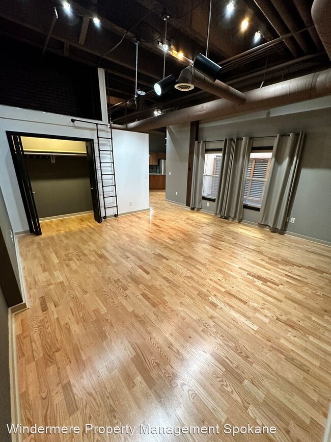 Building Photo - 1 br, 1 bath House - 315 W Riverside Ave #305