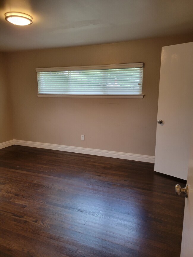 Building Photo - 1107 N Pegram St