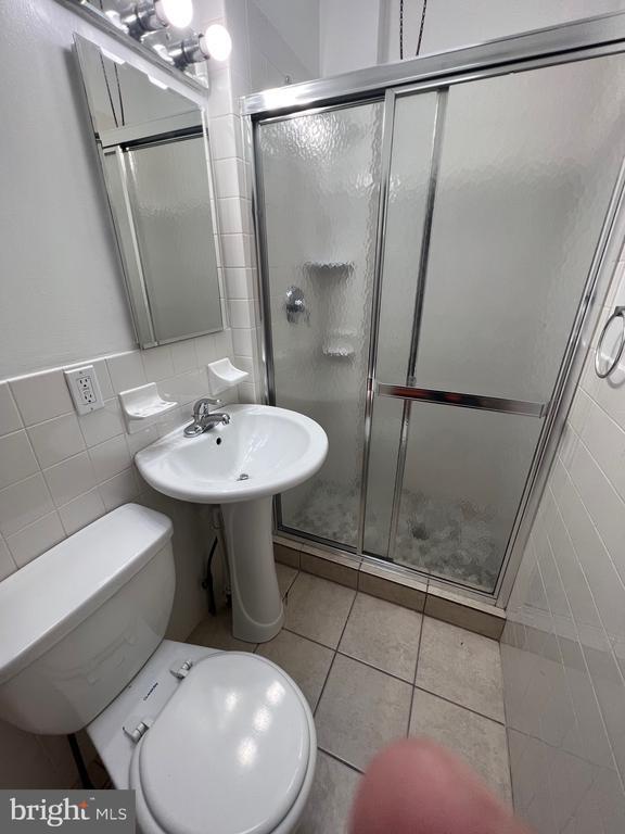 Building Photo - 7979 Oxford Ave