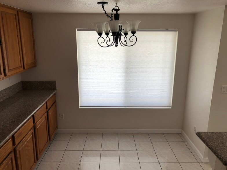 Kitchen Breakfast Nook - 29093 River Run Ln