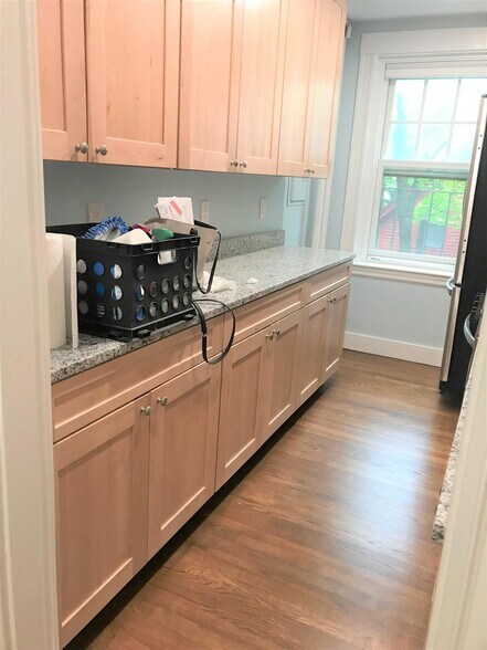 Building Photo - 1699 Cambridge St