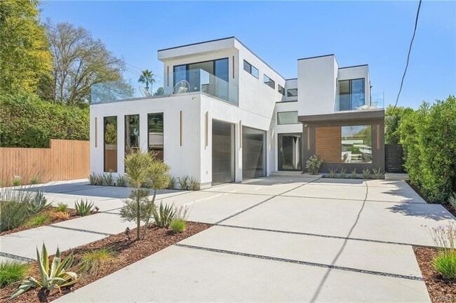 Building Photo - 22930 Dolorosa St