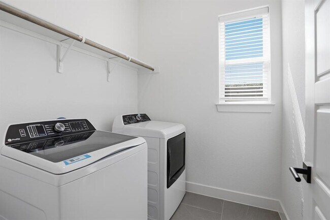 Building Photo - 881 Prominence Wy