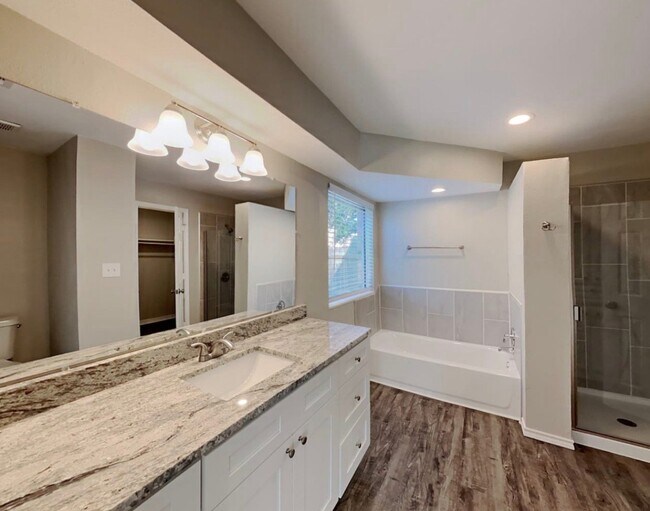 Building Photo - 611 Arbor Creek Dr