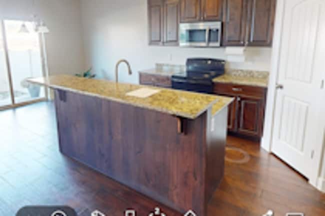 Building Photo - Female Housing Available in Saratoga Springs - Regular Room & Basement Suite!