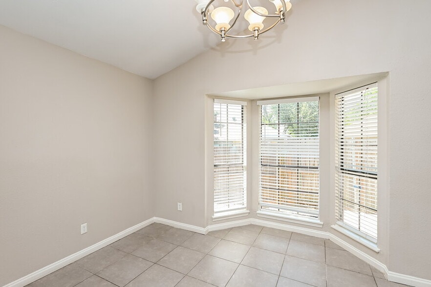 Building Photo - 2811 Galemeadow Dr