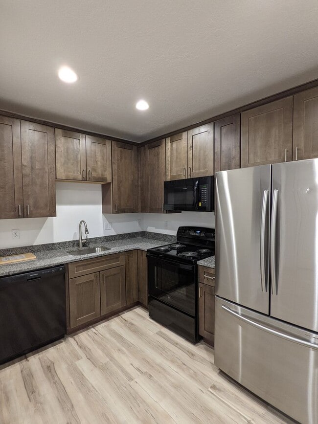 Building Photo - 578 Lewski Ln