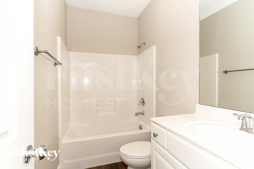 Building Photo - 8745 Aspinwall Dr