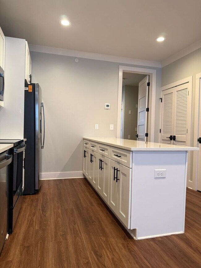 Building Photo - Modern 1 Bedroom Condo in the Heart of Melrose