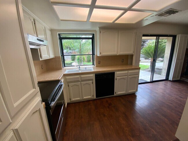 Building Photo - 3 br, 2 bath House - 404 N. Renn Ave