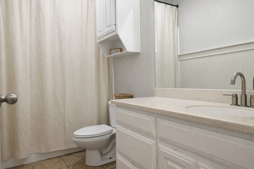 Building Photo - 2917 Dustin Dr