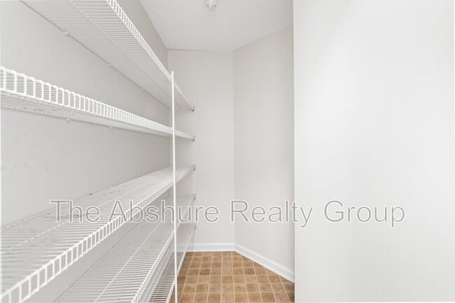 Building Photo - 6571 Guard Hill Dr