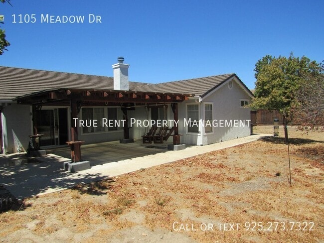 Building Photo - Beautiful 3 Bed, 2 Bath Home in Great Live...