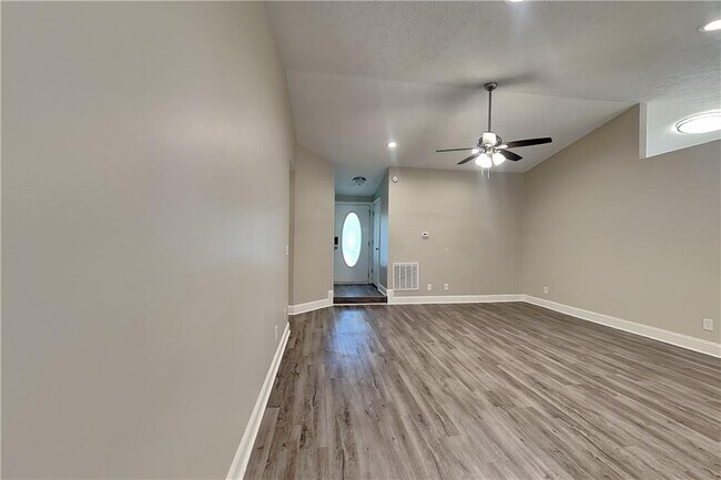 Building Photo - 213 Brolley Woods Dr