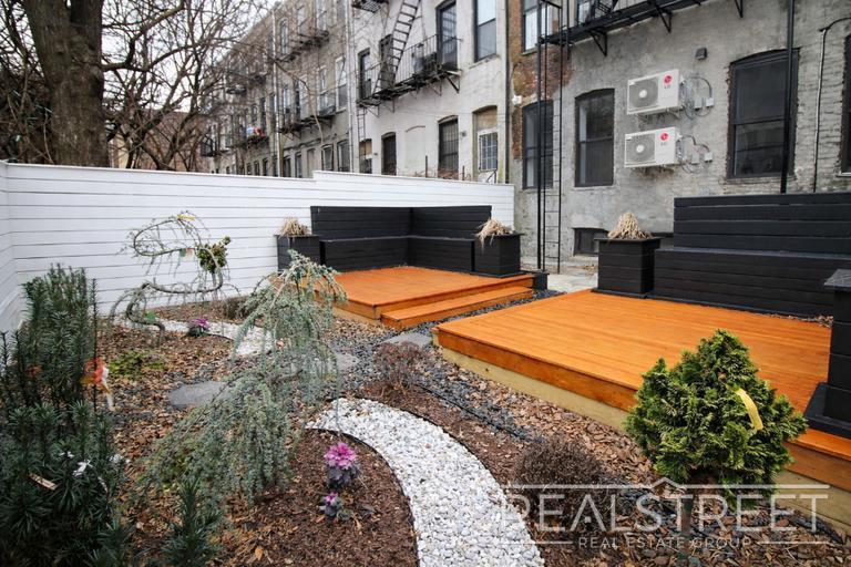 Building Photo - Spacious 2 BED in Bushwick!