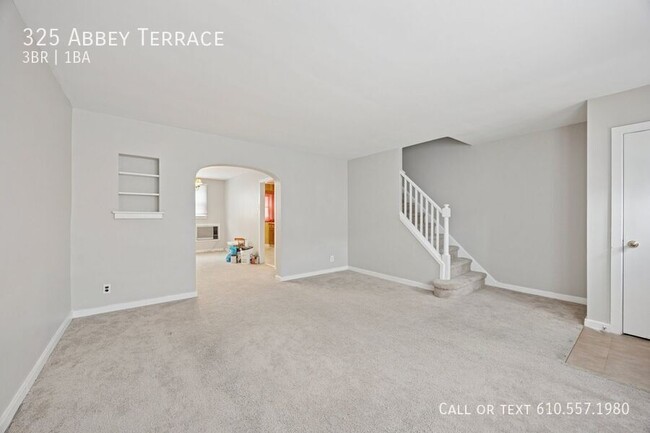 Building Photo - 325 Abbey Terrace