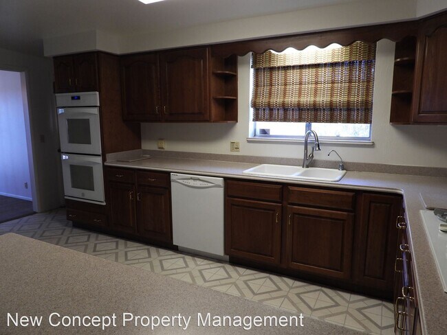 Building Photo - 4 br, 2 bath House - 2240 S Camino Seco