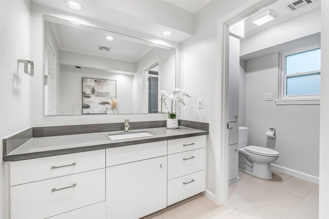 Building Photo - 12326 Old Oaks Dr