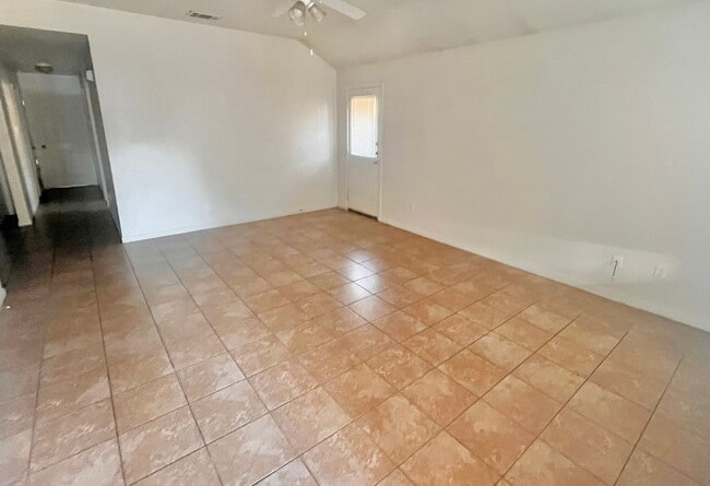 Building Photo - NEW IN MANAGEMENT- AVAILABLE NOW! ACCEPTING SECTION 8