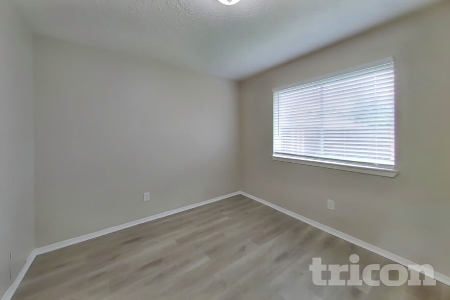 Building Photo - 14831 Waterside Dr
