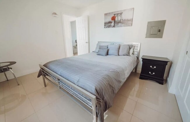 Building Photo - 180 W New York Ave