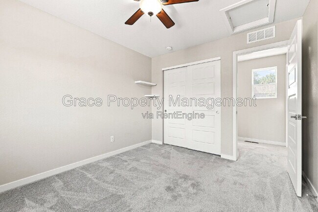 Building Photo - 10229 Southlawn Cir