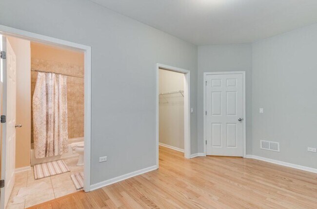 Building Photo - 6617 S Ingleside Ave