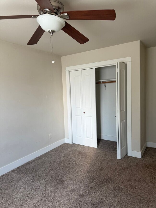 Building Photo - 1857 Buckrake Ave