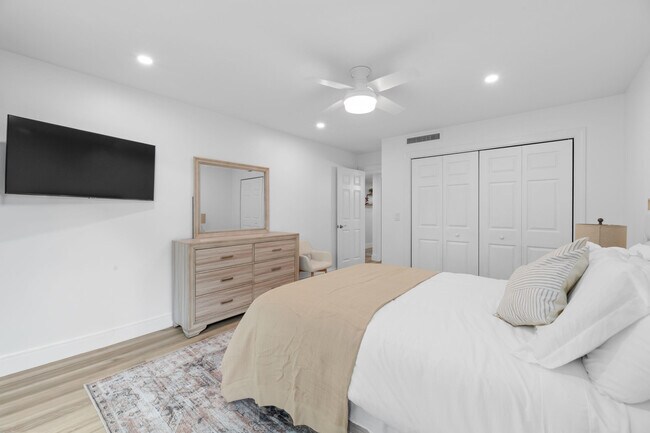 Building Photo - 1618 12 Oaks Way